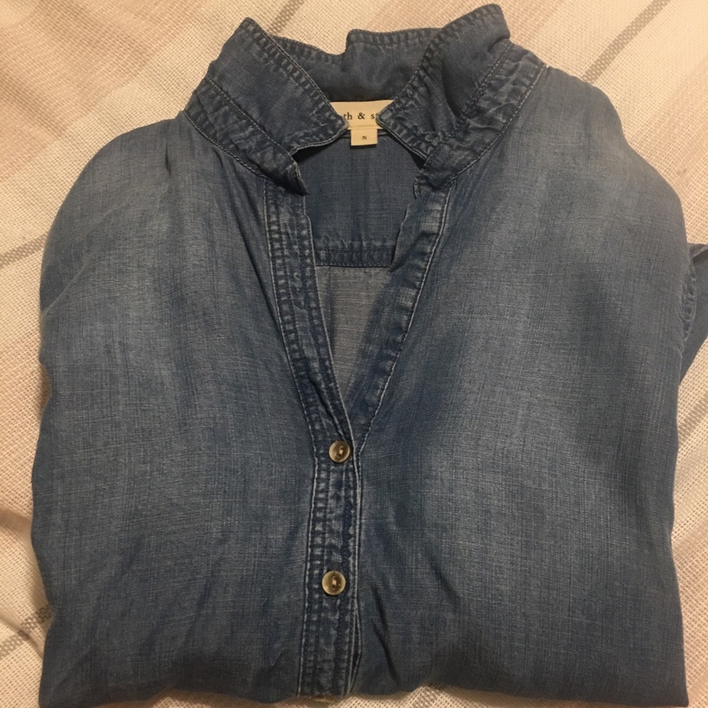 Cloth & Stone Chambray shirt sz Small